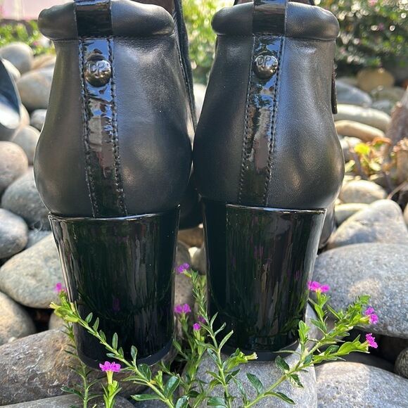 DONALD J PLINER, CORALIE BOOTIE Size 9.5 - Picture 4 of 10